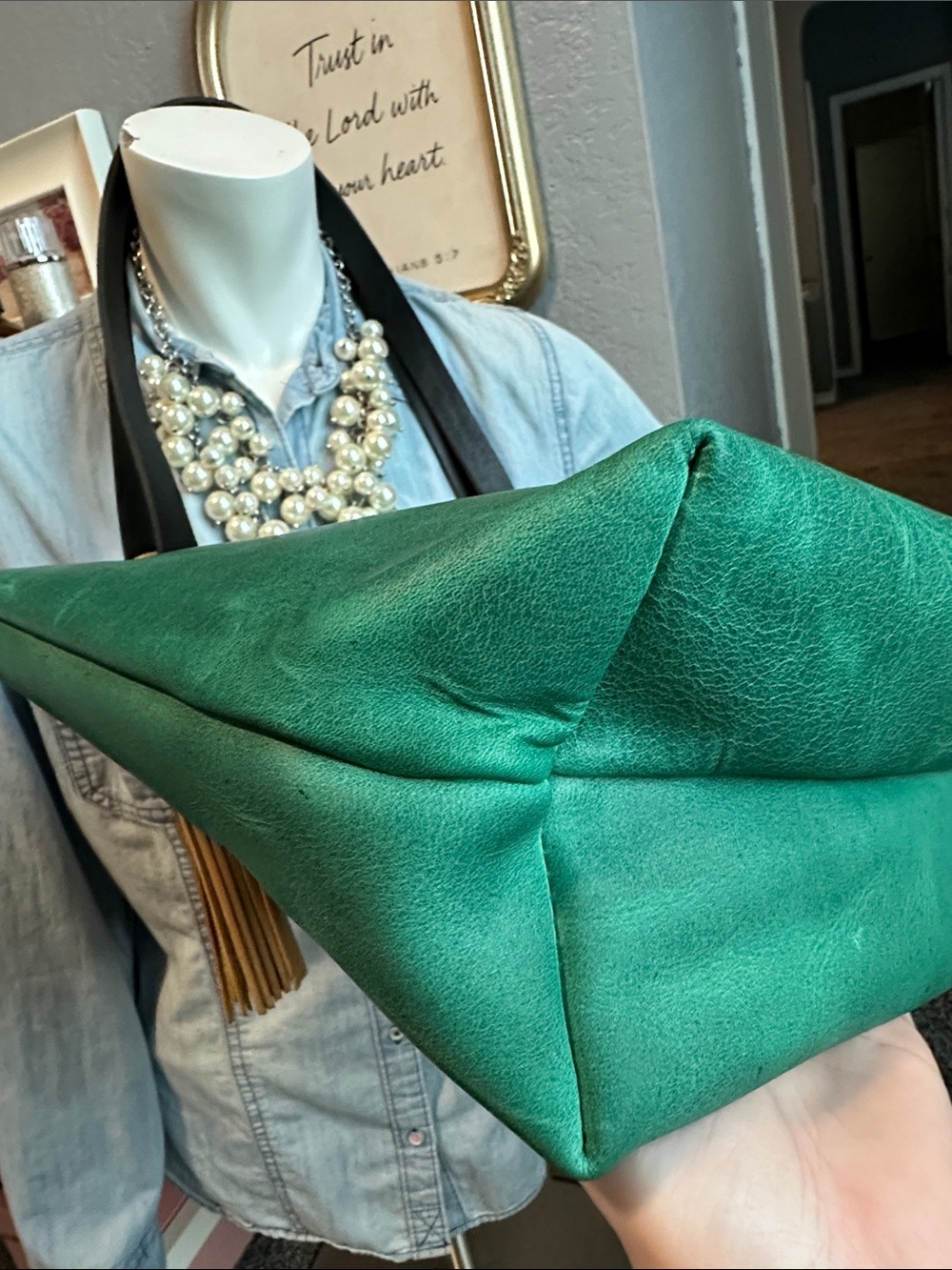 PLG reef medium zipper tote champagne ๐พ jumbo tassel - Picture 7 of 10